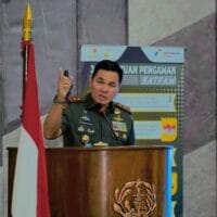 Gubernur Akmil Berikan Materi Geopolitik dan Geostrategi kepada Peserta Meeting Pertamina EP Cepu Regional 4