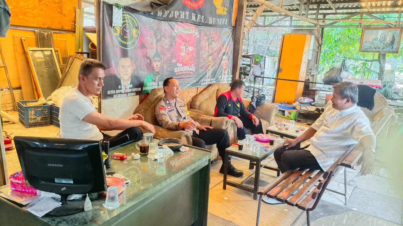 Bhabinkamtibmas Kelurahan Bunder Sambang Warga, Perkuat Keamanan dan Komunikasi Bhabinkamtibmas Kelurahan Bunder Sambang Warga, Perkuat Keamanan dan Komunikasi