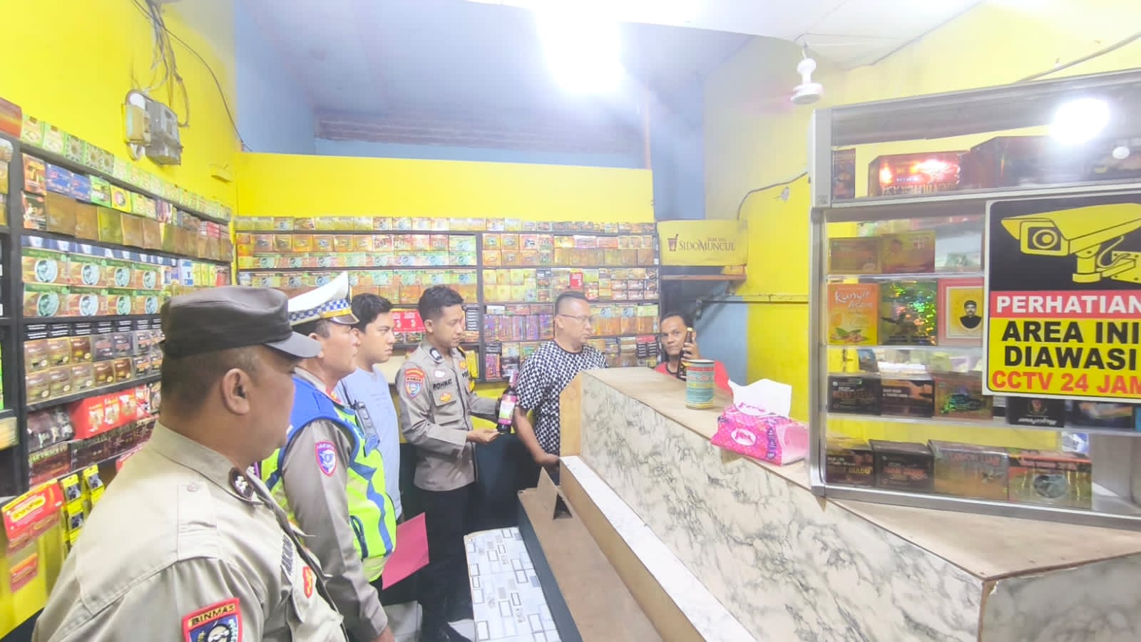 Polsek Cikupa Gelar Ops Cipkon KYRD, Amankan Sembilan Botol Miras