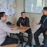 Bhabinkamtibmas Desa Bojong Sosialisasikan Layanan Kepolisian 110 di Lingkungan PT Toto