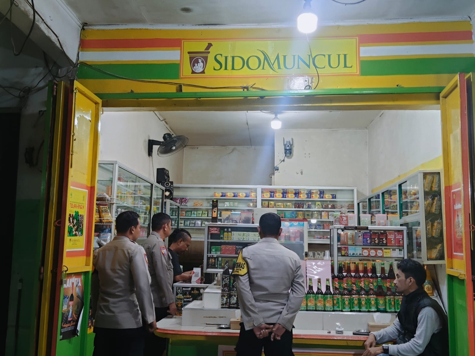 Ops Cipkon KYRD Polsek Cikupa Amankan Tiga Botol Miras di Wilayah Hukum Cikupa