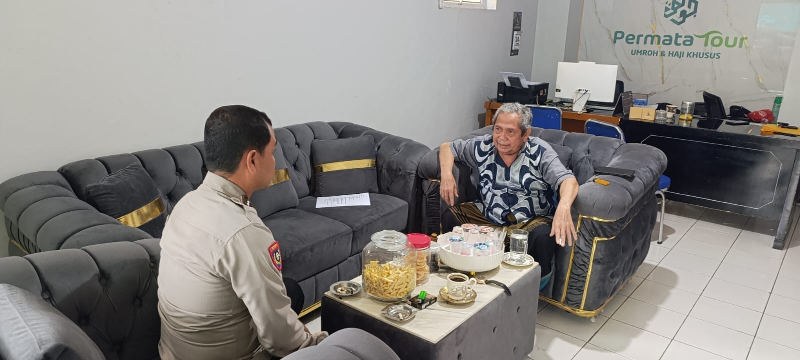 Bhabinkamtibmas Polsek Cikupa Sambangi Tokoh Masyarakat Desa Pasir Jaya, Perkuat Harkamtibmas