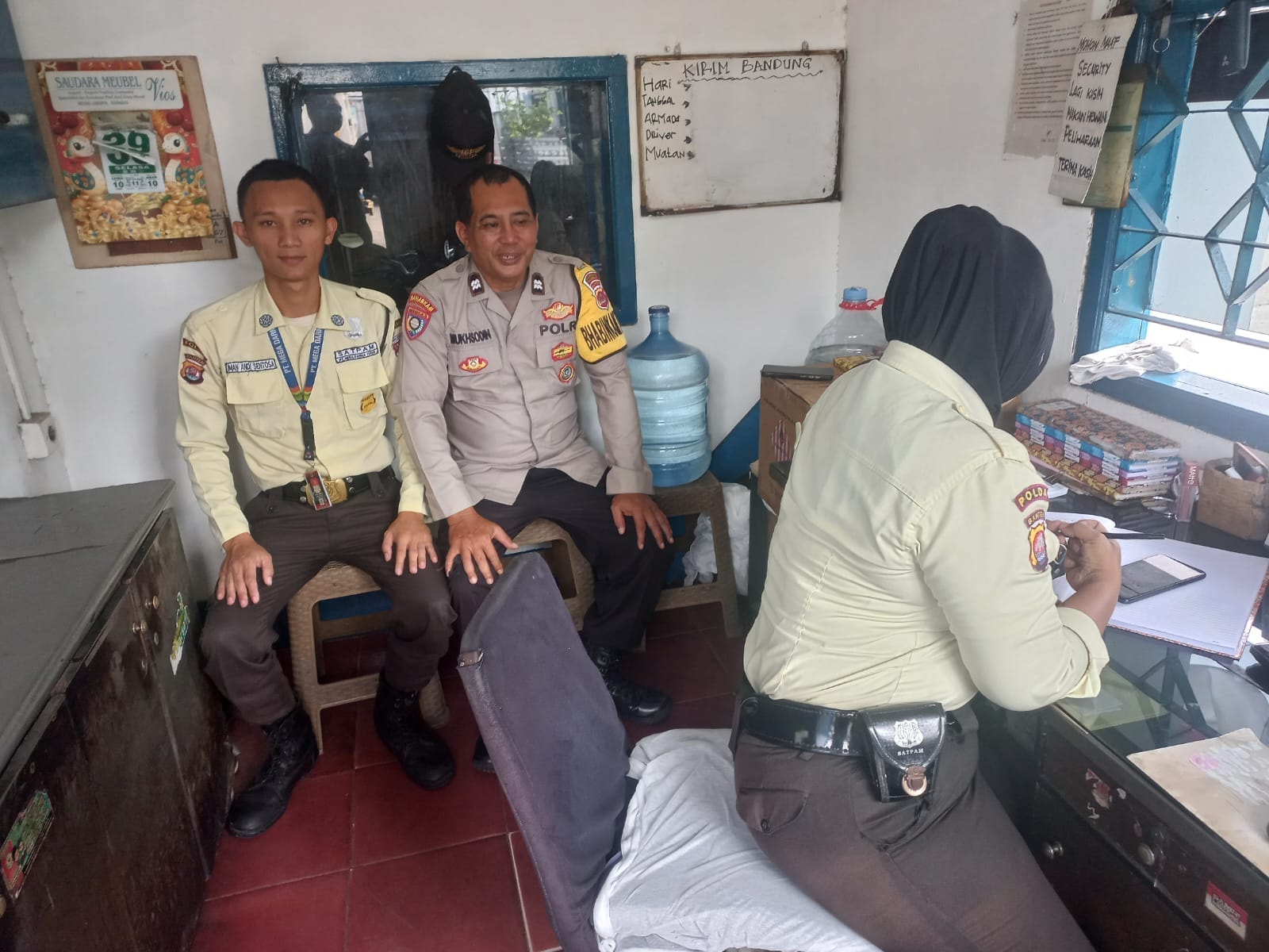 Bhabinkamtibmas Polsek Cikupa Sambangi Warga Desa Sukadamai, Pererat Kedekatan dengan Masyarakat