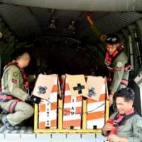 TNI Sukses Terjunkan 90 Helibox Sembako ke Desa Terisolasi Tapanuli Utara