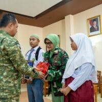 Panglima TNI Kuatkan Hati Keluarga Almarhum Prajurit TNI yang Gugur dalam Penanganan Bencana di Padang