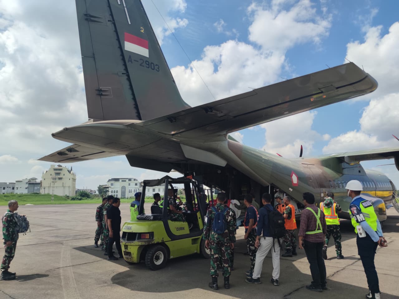 TNI Kerahkan Dukungan Udara, BBM Didistribusikan untuk Percepatan Penanganan Bencana Sibolga–Tapteng