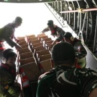 TNI Dropping Logistik dengan Metode Airdrop di Gayo Lues