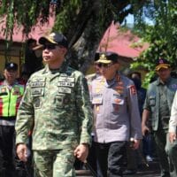 Panglima TNI Dampingi Presiden RI Tinjau Pengungsi, Huntara, dan Infrastruktur di Sumbar