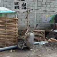 Menjaga Kesehatan Lingkungan, Sertu Supiansyah bersama Warga Wonorejo Bangun MCK