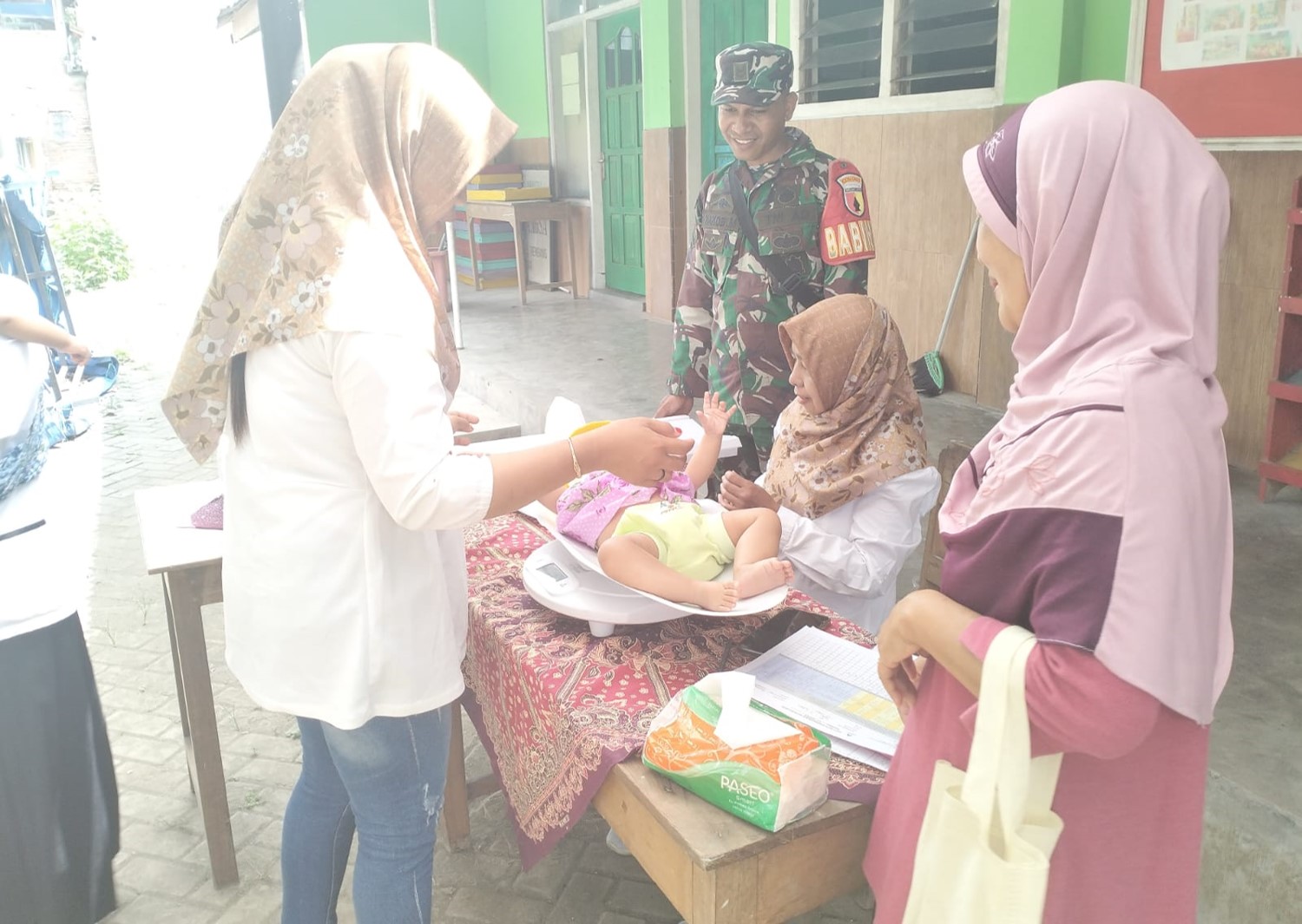 Babinsa Kelurahan Rembang Dampingi Kegiatan Penimbangan Balita Bersama Kader Posyandu Babinsa Kelurahan Rembang Dampingi Kegiatan Penimbangan Balita Bersama Kader Posyandu