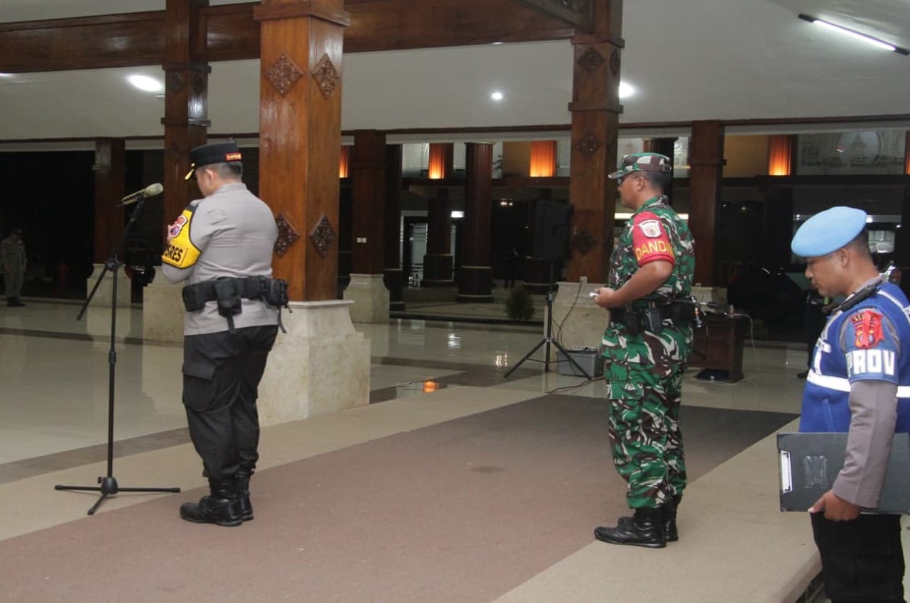 Apel Siaga Malam Tahun Baru 2026, Sinergitas TNI - Polri Jamin Keamanan Kabupaten Blitar