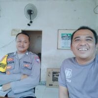 Bhabinkamtibmas Desa Cikupa Sambangi Warga, Perkuat Silaturahmi dan Harkamtibmas