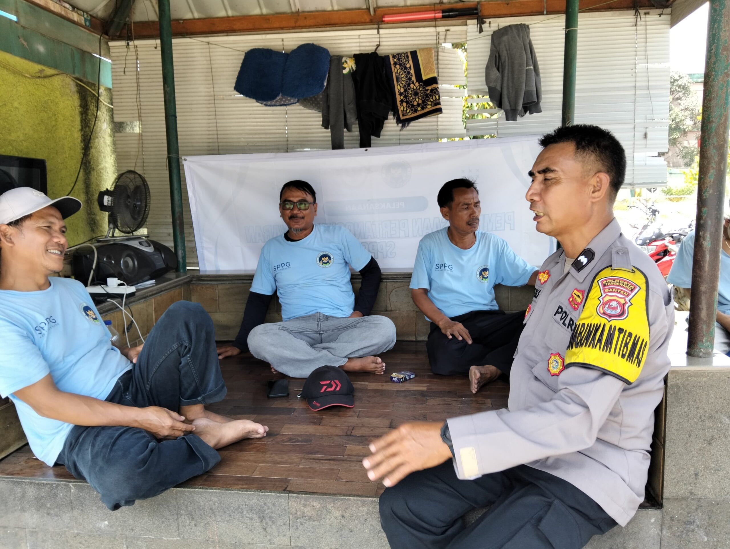 Sambang Ketua RT, Bhabinkamtibmas Sukamulya Perkuat Sinergi Kamtibmas