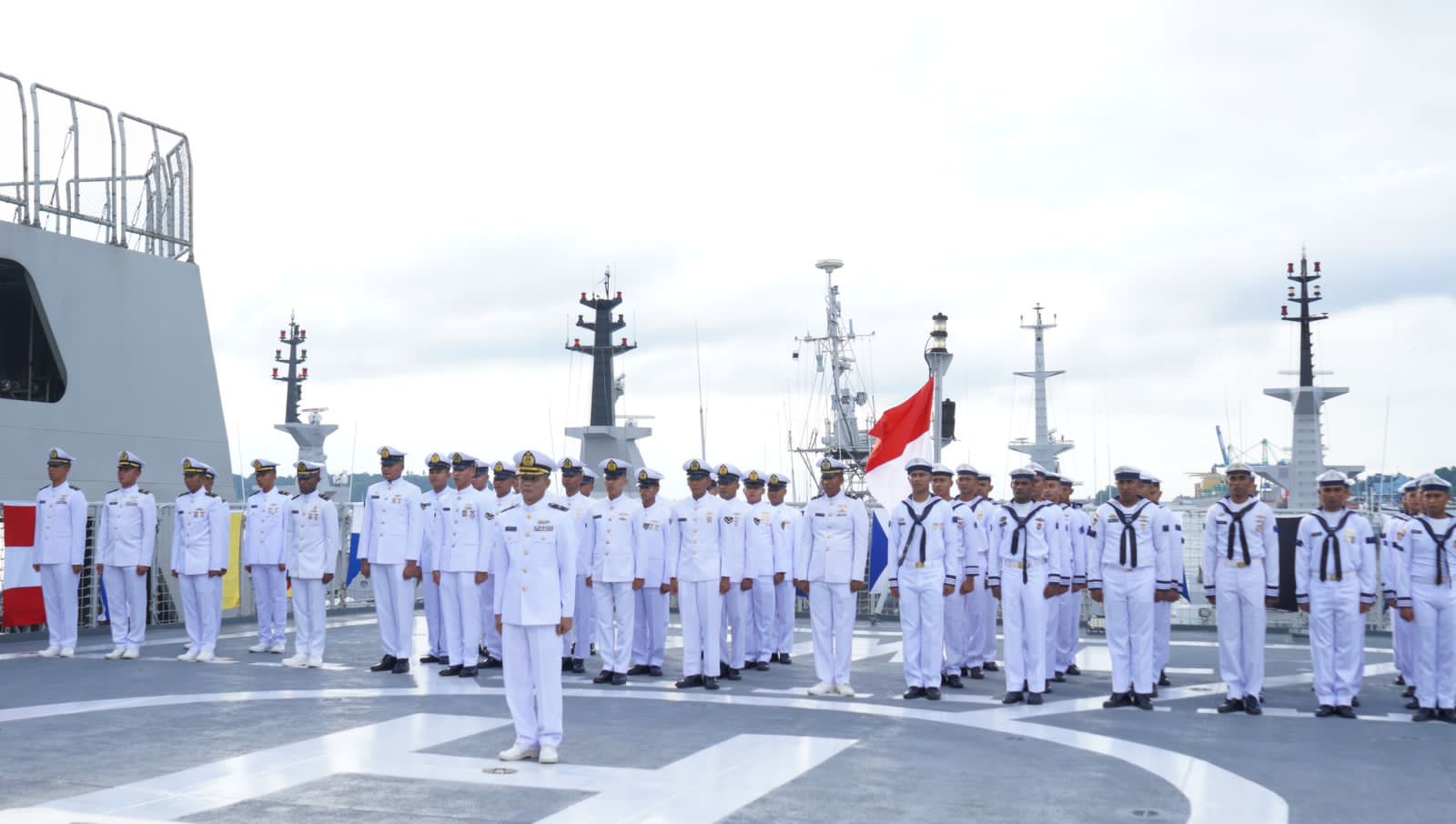 Regenerasi Kepemimpinan, Komandan KRI Teluk Wondama-527 Resmi Diserahterimakan Regenerasi Kepemimpinan, Komandan KRI Teluk Wondama-527 Resmi Diserahterimakan