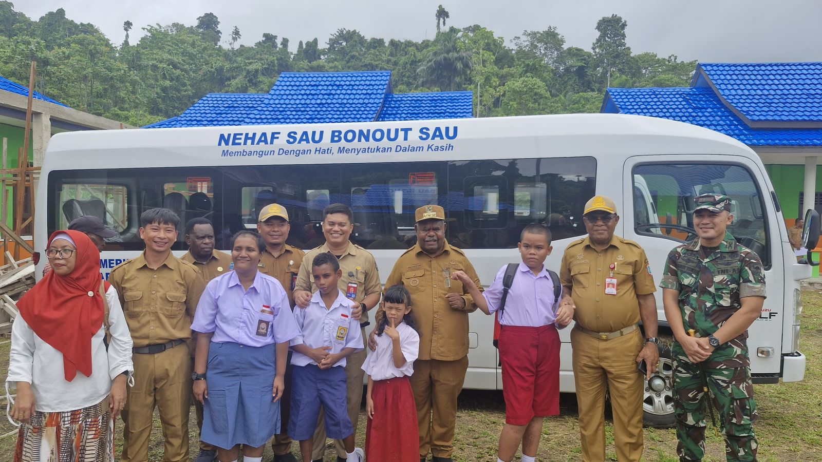 Pemprov PBD Perkuat Layanan Pendidikan dengan Dukungan Nyata Buat SLB Raja Ampat Terima Dua Minibus