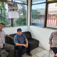 Bhabinkamtibmas Polsek Cikupa Sambangi Warga Bitung Jaya, Perkuat Komunikasi Kamtibmas