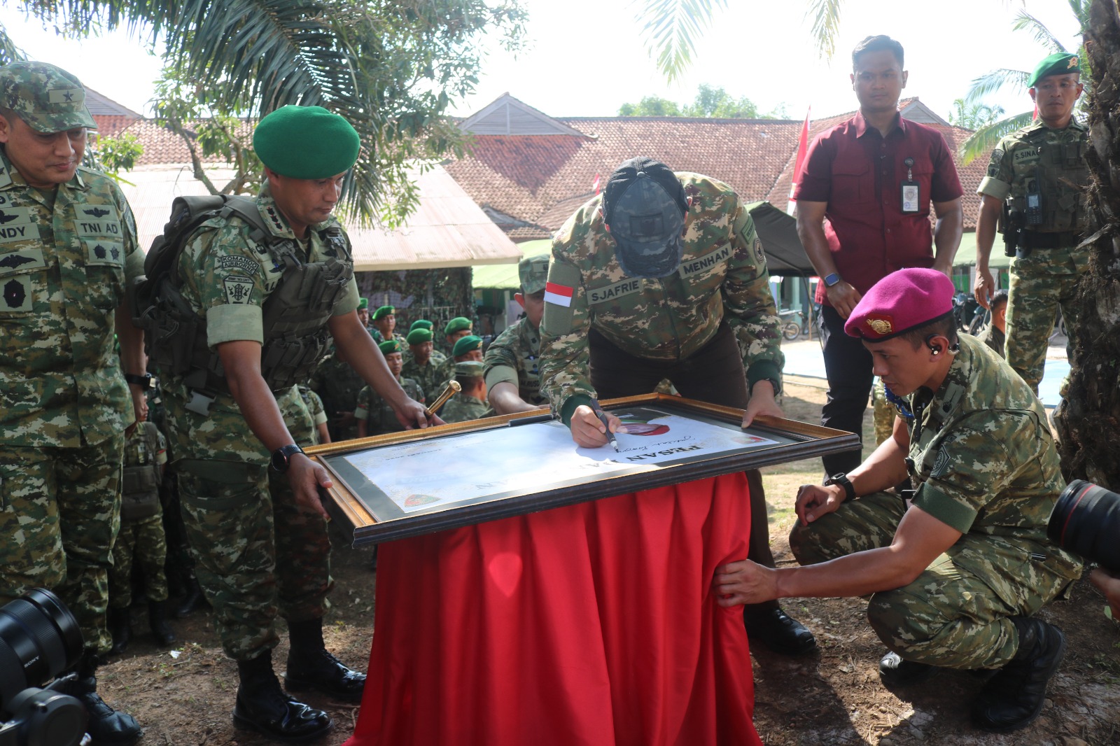 Menteri Pertahanan RI Kunjungi Brigif TP 85/BTC di Kutai Barat Menteri Pertahanan RI Kunjungi Brigif TP 85/BTC di Kutai Barat