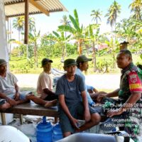 Peduli Warga Binaan, Babinsa Koramil 1505-02/Wasile Gencarkan Komsos Musim Hujan