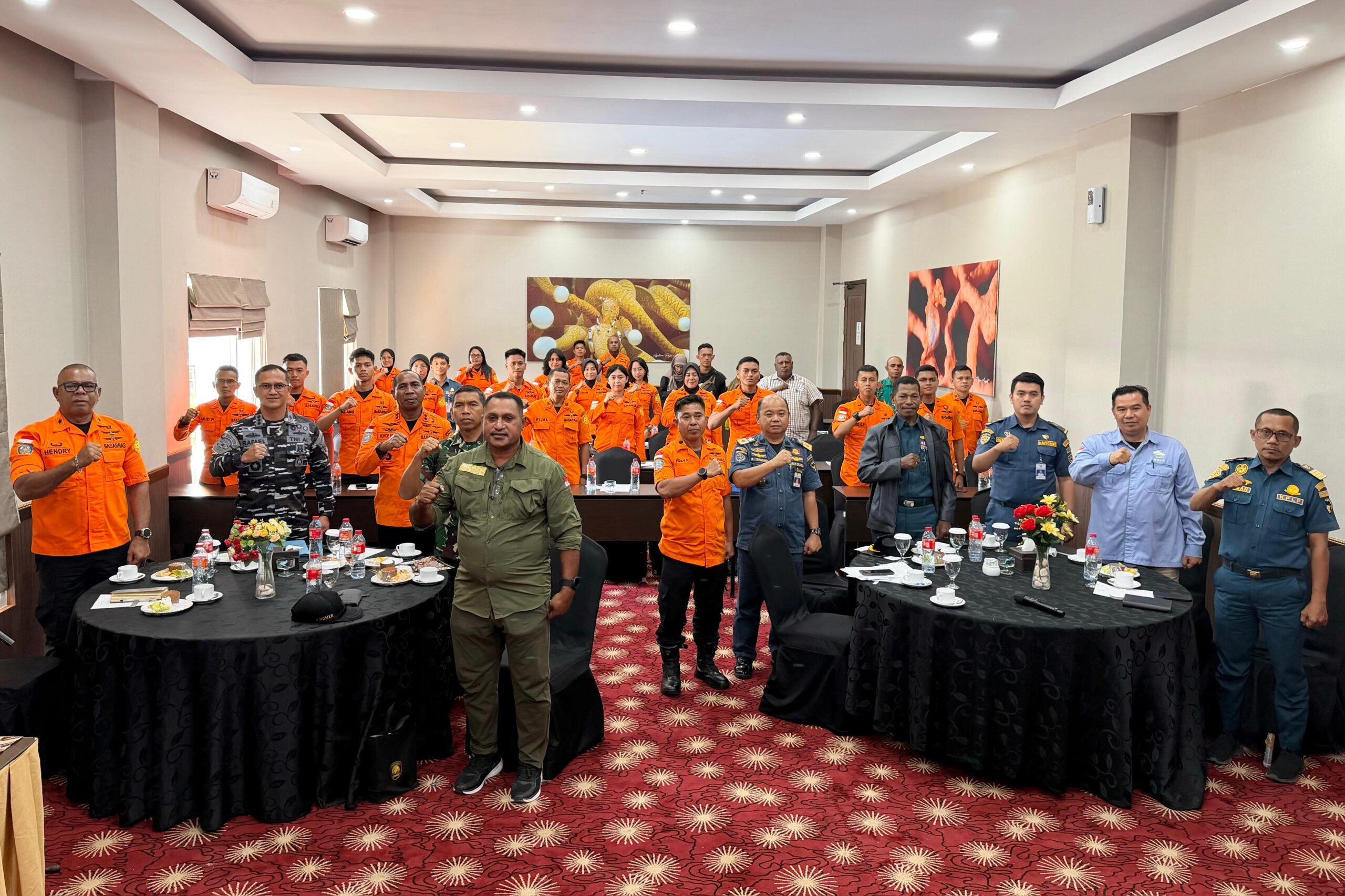 Pemprov PBD Bersama Forkopimda Sambut Kunjungan Utusan Presiden di Bandara Deo Sorong