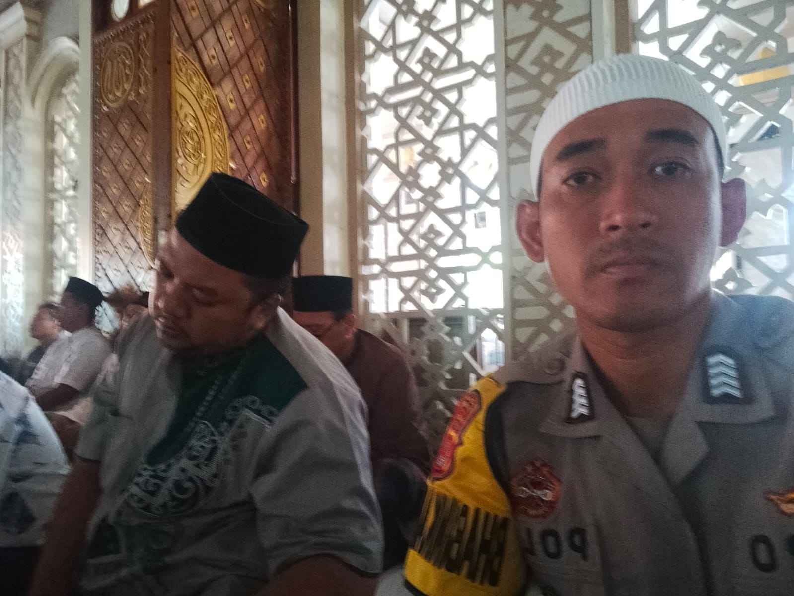 Bhabinkamtibmas Polsek Cikupa Laksanakan Sholat Jumat Keliling dan Silaturahmi di Kelurahan Sukamulya