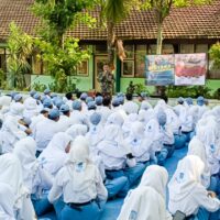 Bangkitkan Minat Pelajar Jadi Tentara, Babinsa Balen Bojonegoro Datangi Sekolah Sosialisasikan Rekrutmen TNI Angkatan Darat