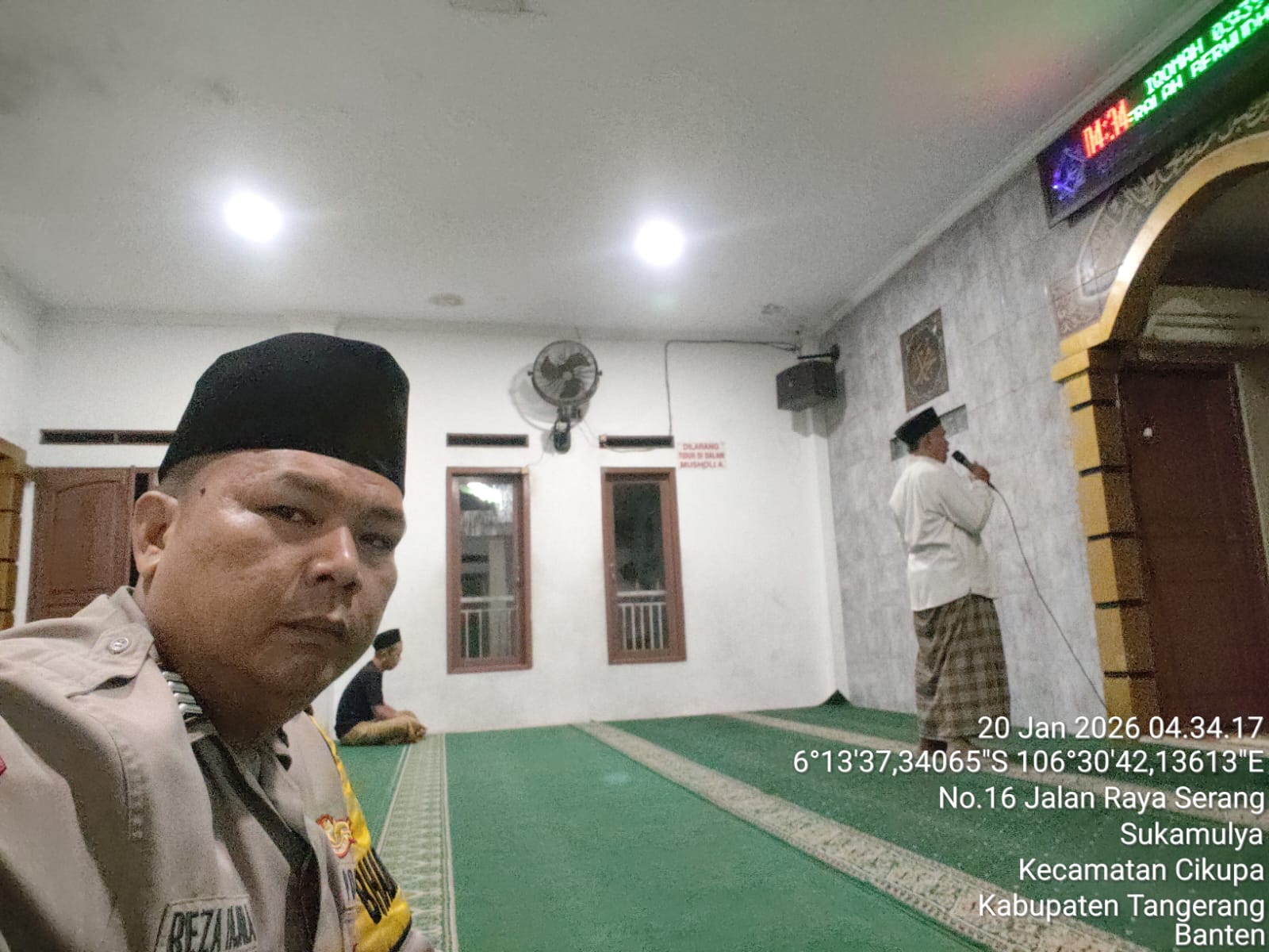 Polsek Cikupa Gelar Subuh Keliling, Pererat Silaturahmi dengan Jamaah Mushola As-Samiran Polsek Cikupa Gelar Subuh Keliling, Pererat Silaturahmi dengan Jamaah Mushola As-Samiran
