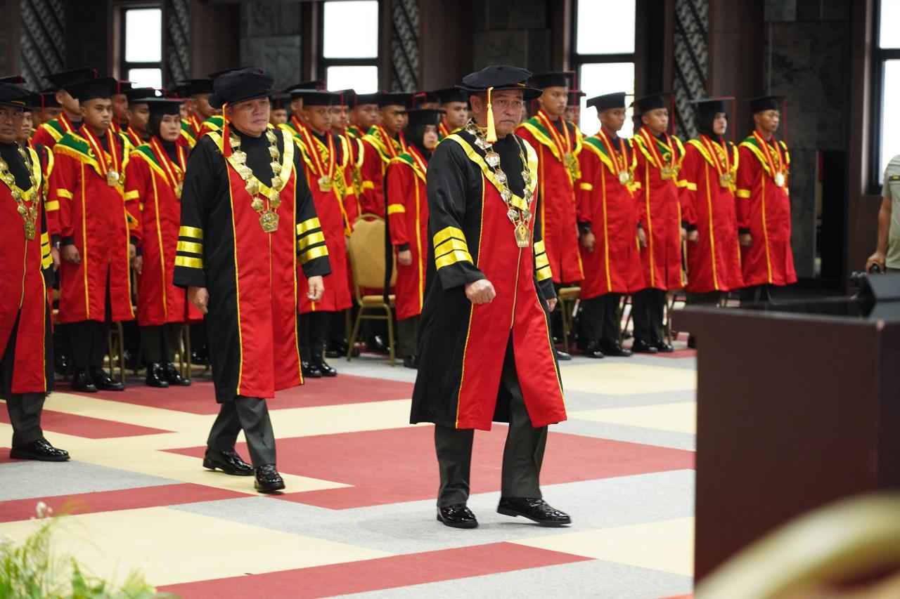 Gubernur Akmil Hadiri Wisuda Sarjana Terapan 380 Pama Abituren Akmil TA 2025