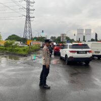 Polsek Cikupa Laksanakan Strong Point Sore, Ciptakan Kamseltibcar Lantas di Jam Sibuk