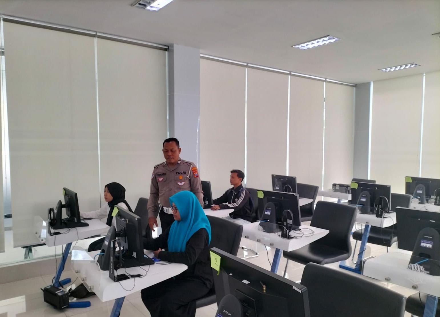 Ketika Polisi Datang untuk Menyapa, Bukan Menindak Ketika Polisi Datang untuk Menyapa, Bukan Menindak