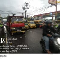 Kanit Lantas Polsek Cikupa Pantau Langsung PECAK, Atur Arus Lalu Lintas Sore Hari