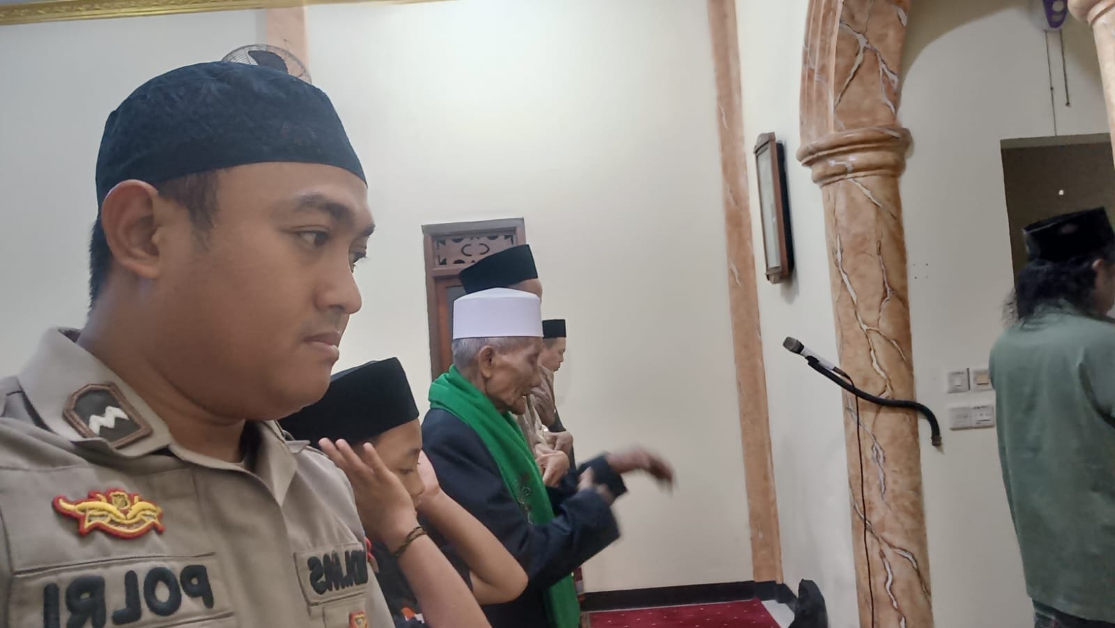 Perkuat Kedekatan dengan Warga, Polsek Cikupa Gelar Subuh Keliling di Pasir Jaya Perkuat Kedekatan dengan Warga, Polsek Cikupa Gelar Subuh Keliling di Pasir Jaya