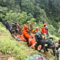 Prajurit TNI Menembus Medan dan Cuaca Ekstrem, Berhasil Temukan Seluruh Korban Pesawat ATR 42-500