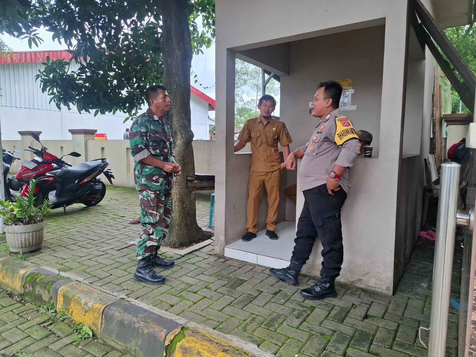 Bhabinkamtibmas Polsek Cikupa Laksanakan Sambang Warga Desa Talaga, Perkuat Kedekatan Polri dan Masyarakat