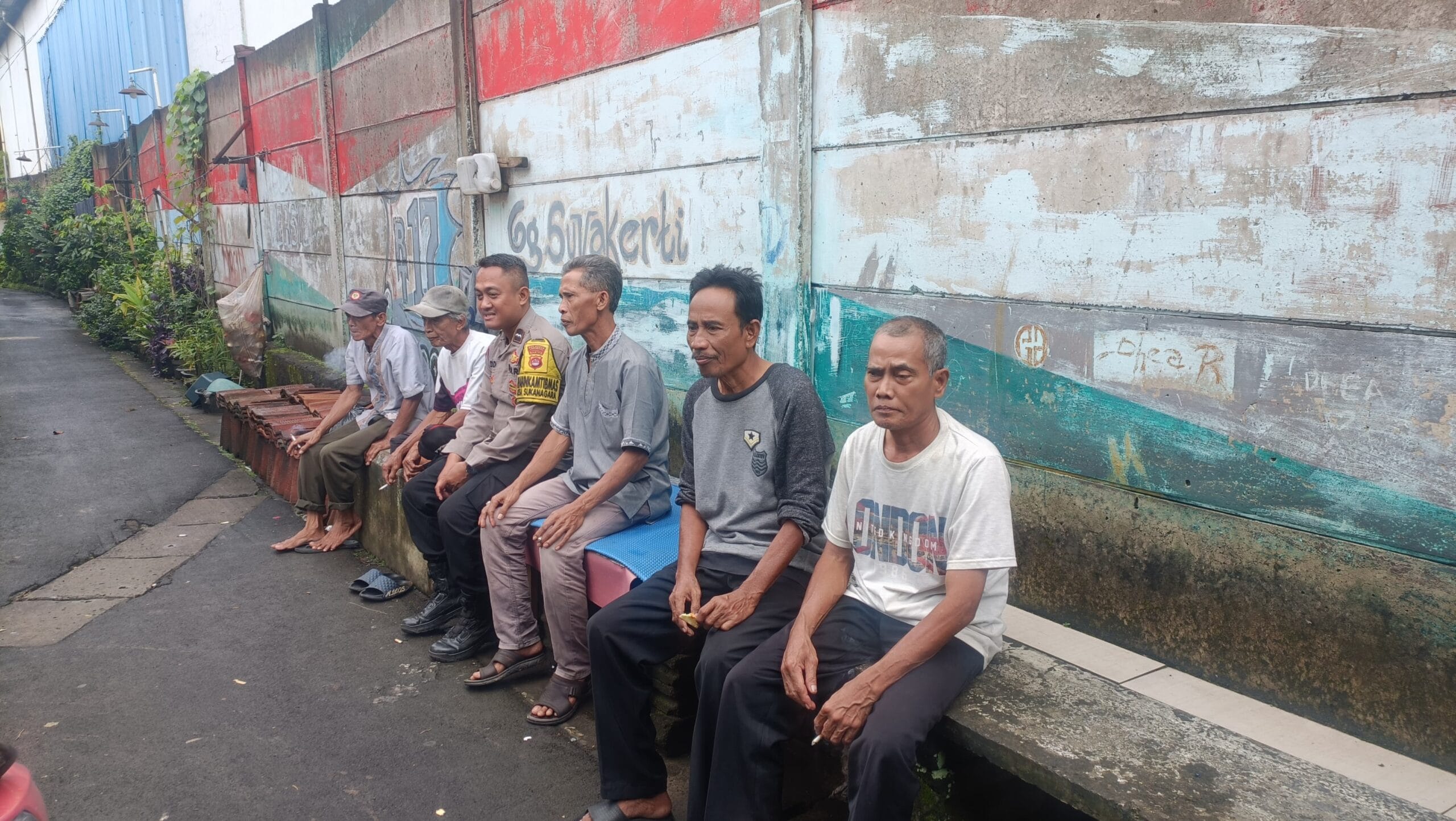 Bhabinkamtibmas Polsek Cikupa Sambangi Ketua RT Desa Sukanagara, Perkuat Harkamtibmas