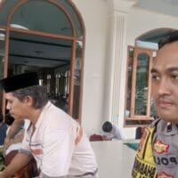 Bhabinkamtibmas Polsek Cikupa Laksanakan Shalat Jumat Keliling di Desa Bojong