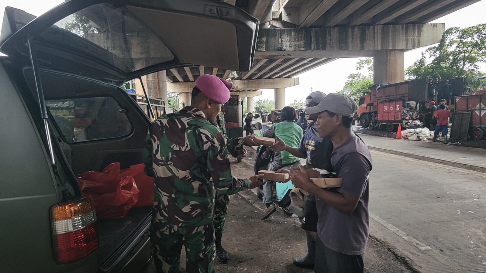 Yonif 2 Marinir TNI AL Gelar Kegiatan Jumat Berkah, Wujud Kepedulian kepada Masyarakat