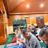 Panglima TNI Sholat Subuh Berjamaah Bersama Prajurit Satgas Pamtas RI-PNG Mobil