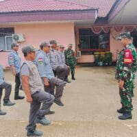 Babinsa Berikan Pelatihan PBB Sebagai Upaya Pembinaan Kedisiplinan Anggota Linmas