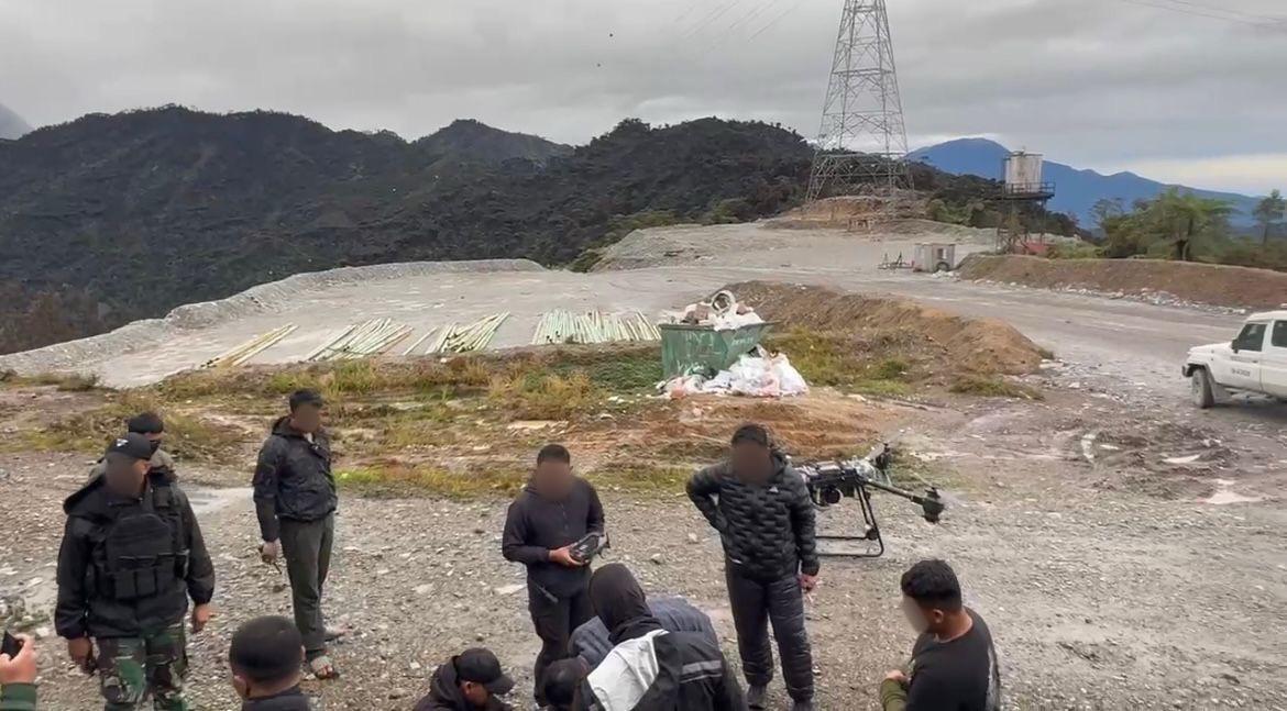 Profesional dan Terukur, TNI Selamatkan Pekerja Freeport di Papua Dari Ancaman OPM Profesional dan Terukur, TNI Selamatkan Pekerja Freeport di Papua Dari Ancaman OPM