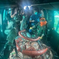 Danlanud Sultan Hasanuddin Pimpin Langsung Evakuasi Body Part Korban Jatuhnya Pesawat ATR 42-500