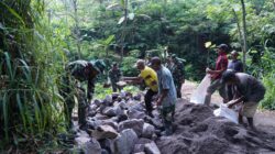 Akselerasi Pembangunan, Material Jembatan TMMD Ke 127 Mulai Didrop Di Desa Krisik