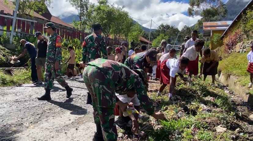 1001868667 Kodim 1714/PJ Laksanakan Kegiatan "Sekolahku Bersih, Sekolahku Indah, Sekolahku Sehat" Secara Serentak di Se-Kabupaten Puncak Jaya