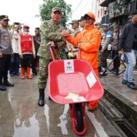 Jaga Jakarta Bersih, Pangdam Jaya Bersama Forkopimda Pimpin Kerja Bakti Serentak di Seluruh Wilayah Kodam Jaya