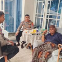 Bhabinkamtibmas Kelurahan Sukamulya Sambangi Tokoh Masyarakat, Perkuat Sinergi Jaga Kamtibmas