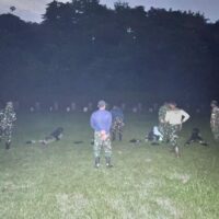 Pertajam Insting dan Kemampuan Bertempur, Prajurit Yonif 2 Marinir TNI AL Laksanakan Latihan Tembak Malam