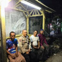 Bhabinkamtibmas Polsek Cikupa Laksanakan Ronda Siskamling Bersama Warga di Desa Sukadamai