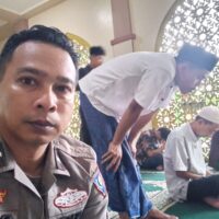 Bhabinkamtibmas Polsek Cikupa Laksanakan Jumat Keliling di Dua Lokasi Berbeda
