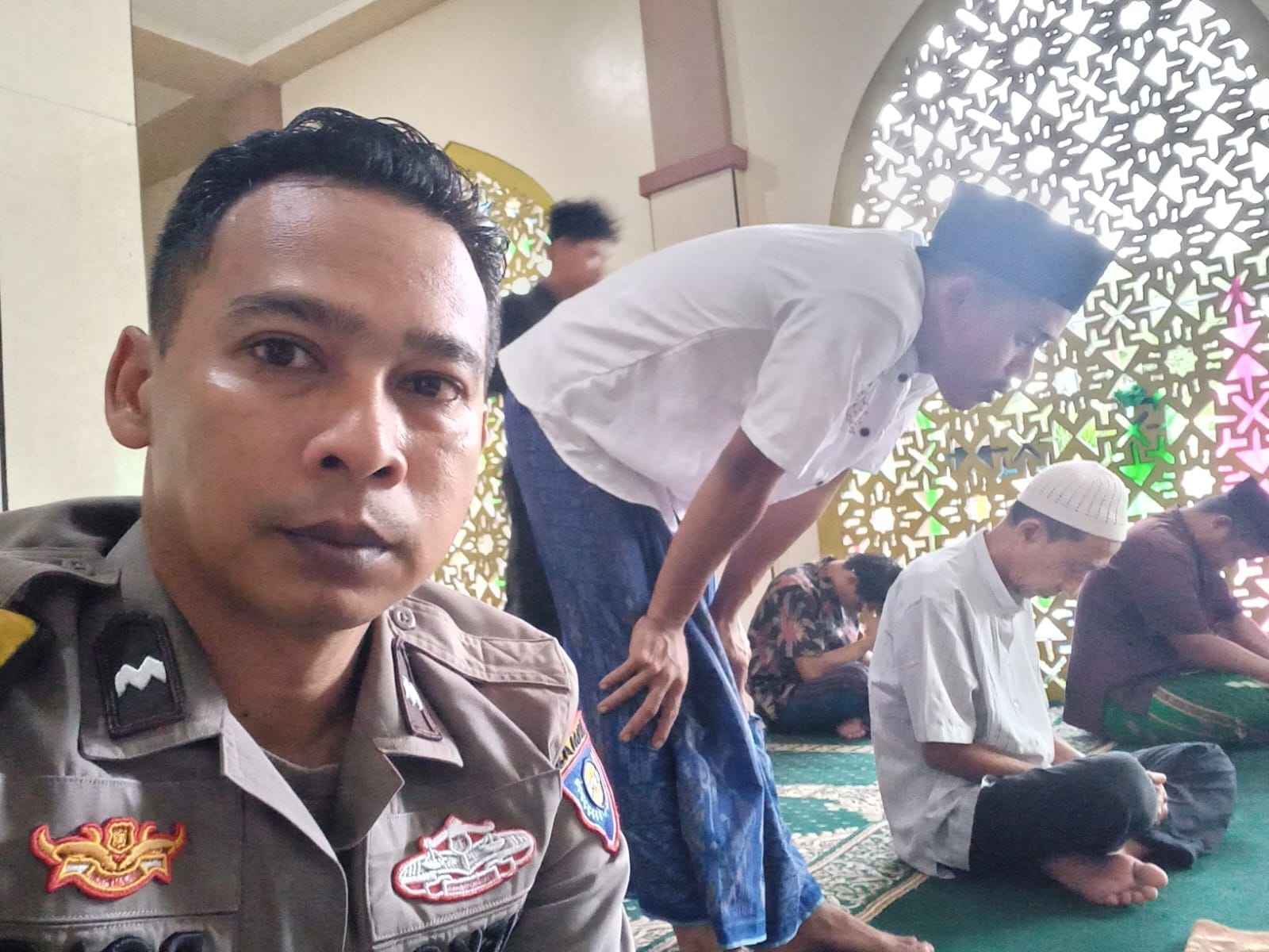 IMG-20260206-WA0115 Bhabinkamtibmas Polsek Cikupa Laksanakan Jumat Keliling di Dua Lokasi Berbeda