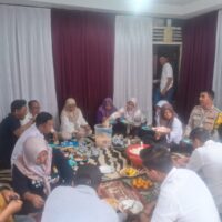 Bhabinkamtibmas Kelurahan Sukamulya Hadiri Kegiatan Babacakan Bersama Unsur Pemerintahan