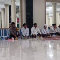 Bhabinkamtibmas Desa Talaga Hadiri Peringatan Isra Mi’raj di Masjid Jami Al Barokah